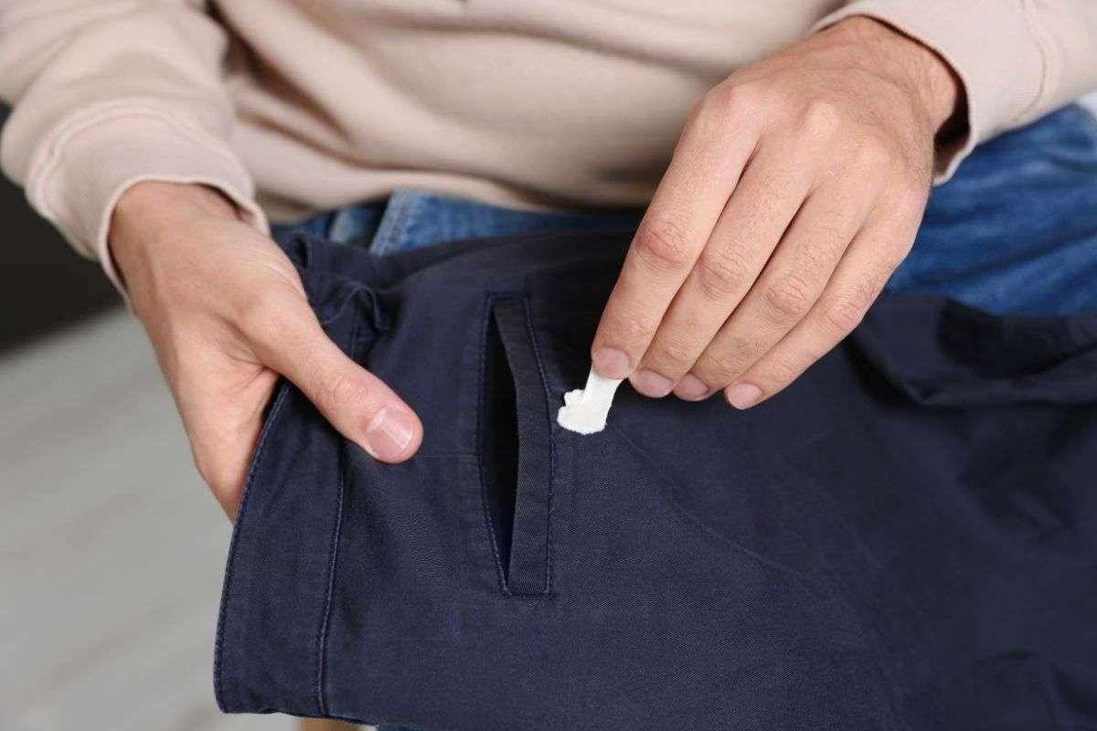 eliminare gomma da masticare indumenti