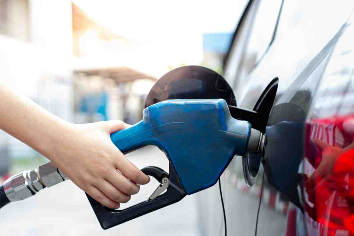 prezzo benzina in aumento
