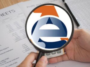 Lente di ingrandimento con logo dell'Agenzia delle Entrate