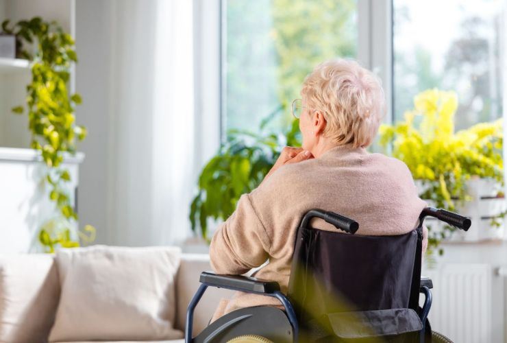 Disabile lasciata sola in casa
