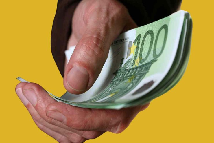 Banconote in mano
