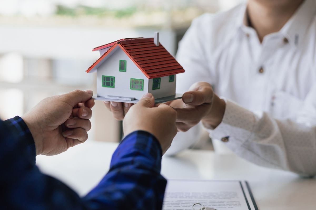 Miniatura casa passata di mano