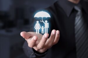 Mano e famiglia stilizzata