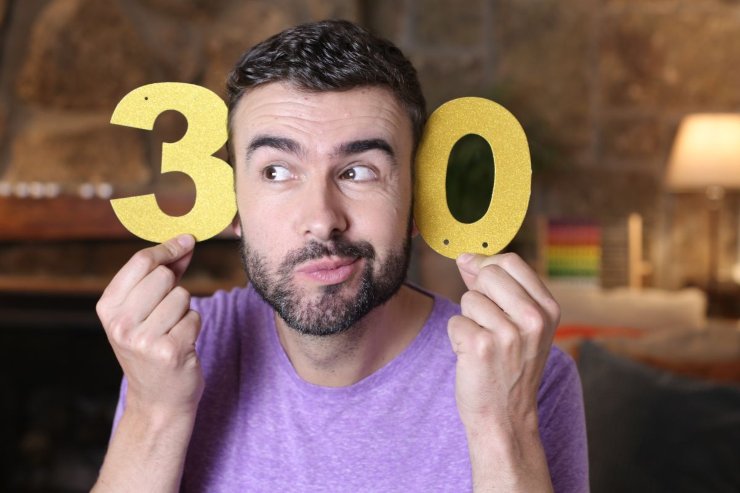 Uomo con numero 30