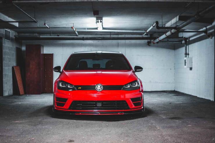 Auto in garage