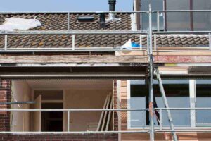 Casa ristrutturazione con impalcatura