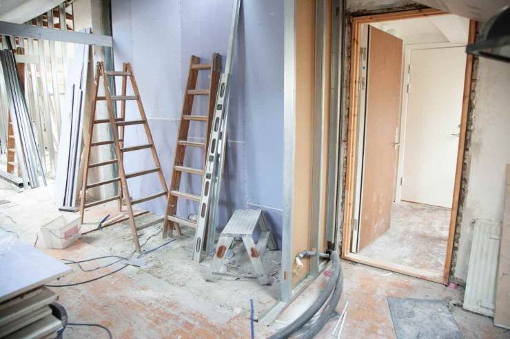 Scale e attrezzi da lavoro in casa