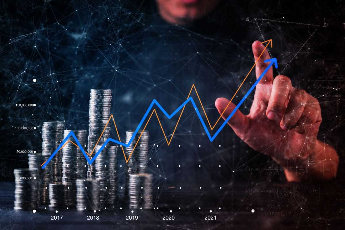 Monte, grafico e dito che tocca il grafico