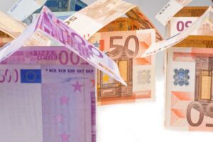 Case fatte con banconote