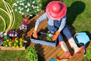 Persona che si dedica al giardinaggio