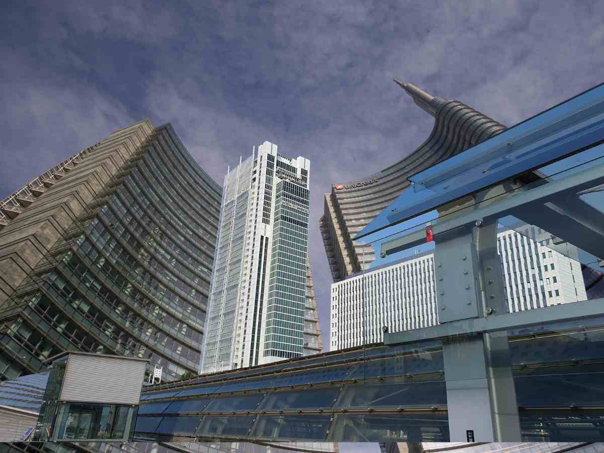 intesa sanpaolo unicredit