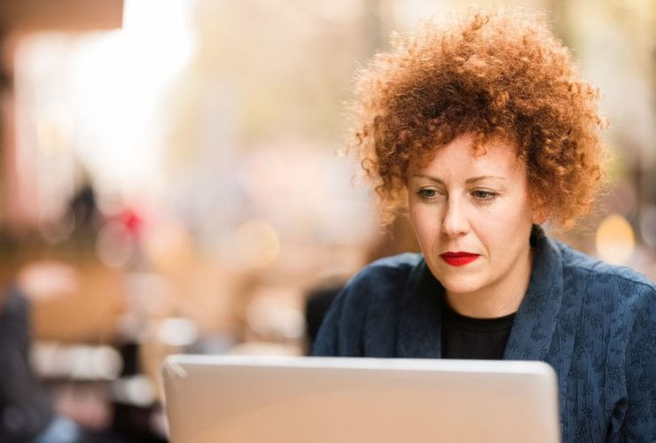 Donan che legge al coomputer comunicazioni INPS