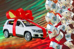 Auto con fiocco e soldi