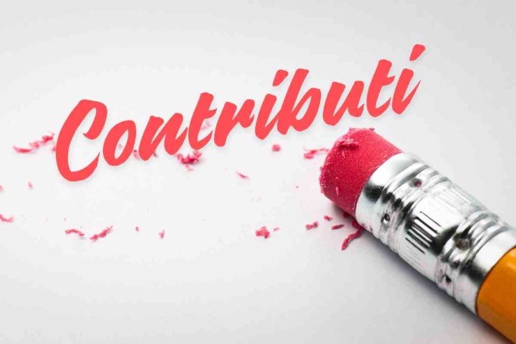 Contributi e matita con gommino