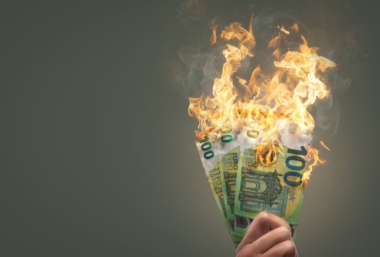 Soldi bruciati per aver ricevuto una sanzione