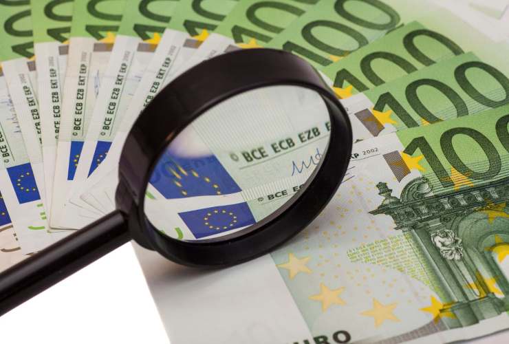 Banconote da 100 euro sotto la lente
