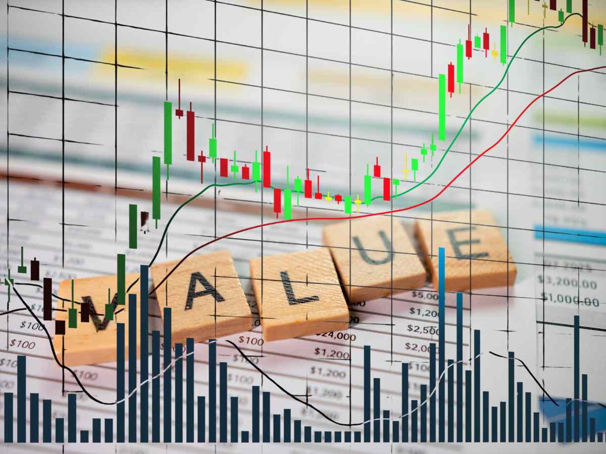 valutazione analisti