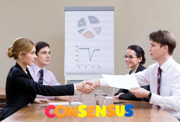 consensus analisti