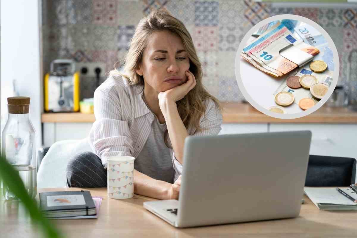 Donna al computer e soldi