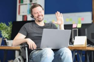 persona che saluta