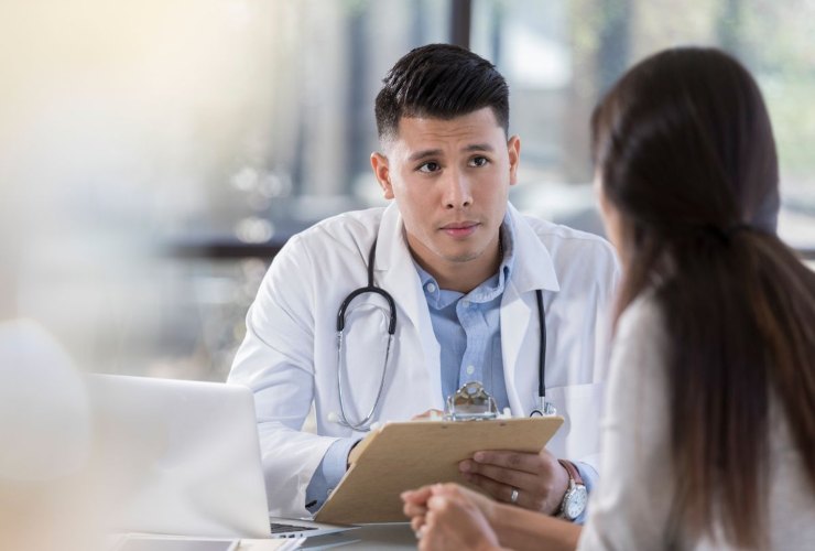 medico con paziente