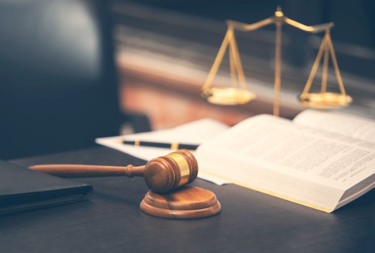 martello e bilancia giustizia