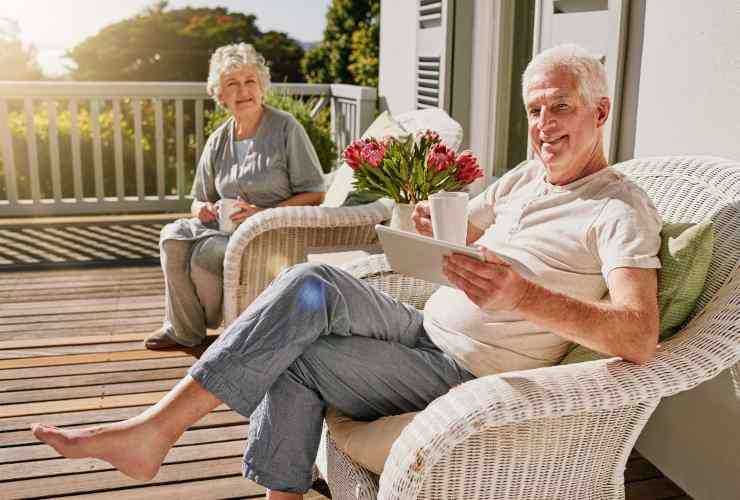 pensionati felici perchè a settembre la pensioen sarà più alta