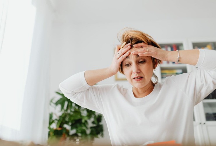 persona preoccupata perchè la pensione potrebbe slittare di tre mesi