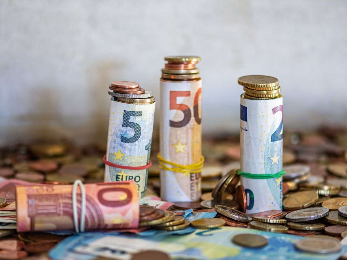 Tanti soldi, banconote e monete