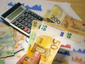 Soldi e calcolatrice